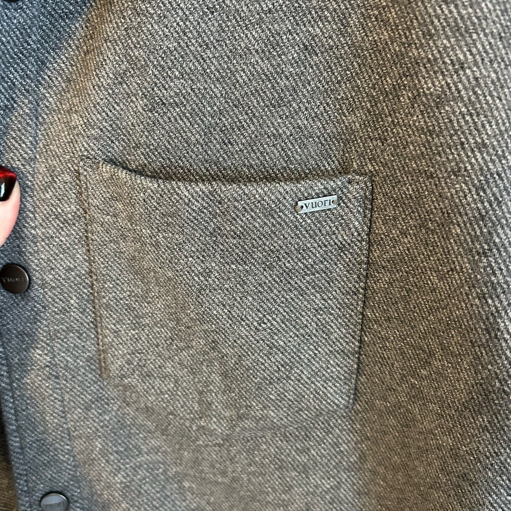Vuori Men's Charcoal Shirt Jacket - Picture 3 of 7